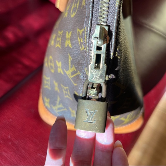Authentic Louis Vuitton Alma PM in Monogram - Picture 14 of 17
